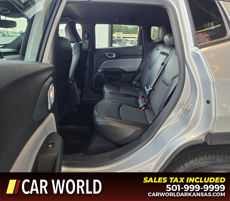 Jeep Compass Vehicle Full-screen Gallery Image 10