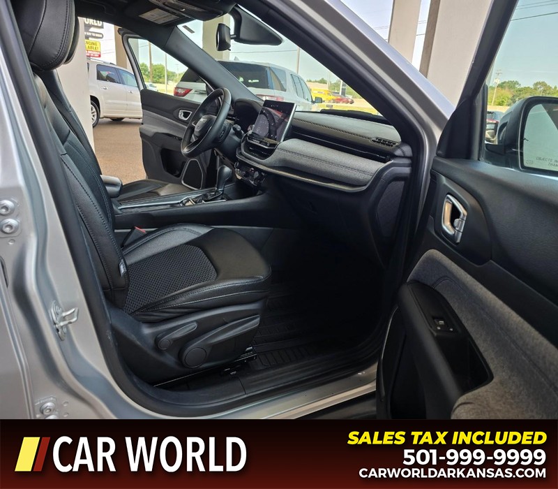 Jeep Compass Vehicle Full-screen Gallery Image 11