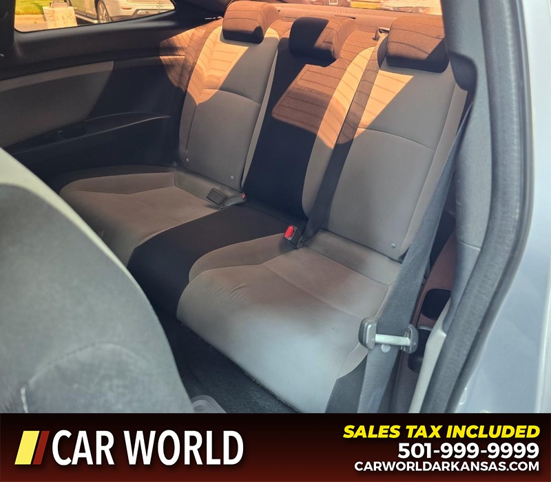 Honda Civic Coupe Vehicle Full-screen Gallery Image 8