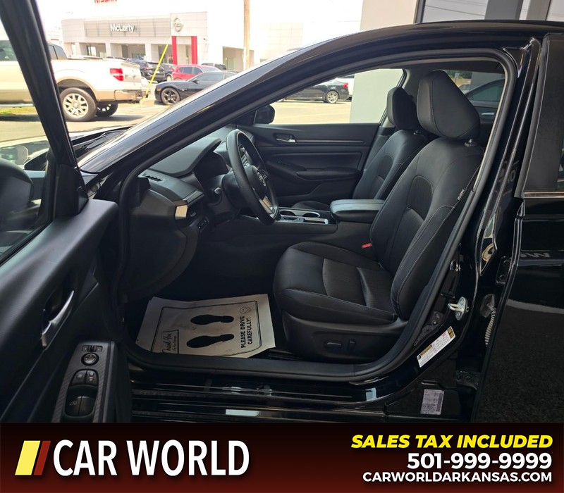 Nissan Altima Vehicle Full-screen Gallery Image 8