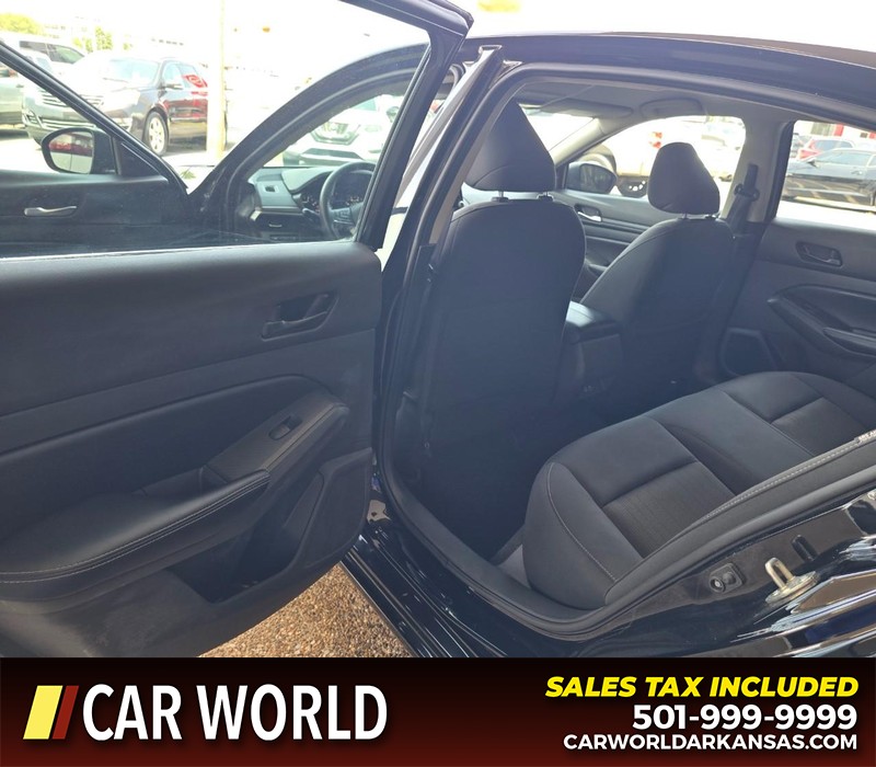Nissan Altima Vehicle Full-screen Gallery Image 9
