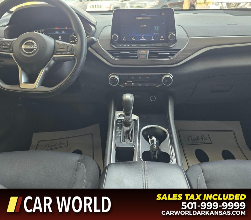 Nissan Altima Vehicle Full-screen Gallery Image 18