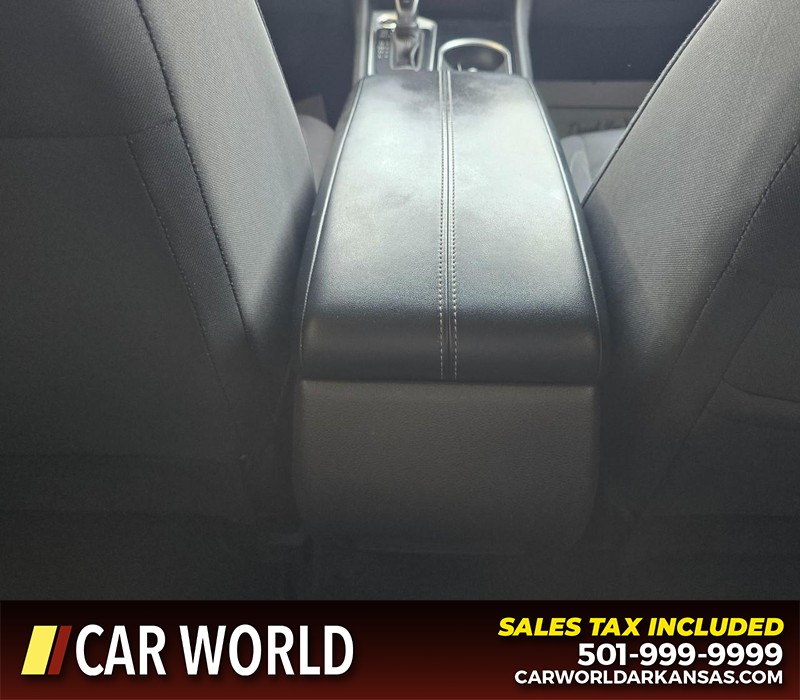 Nissan Altima Vehicle Full-screen Gallery Image 19