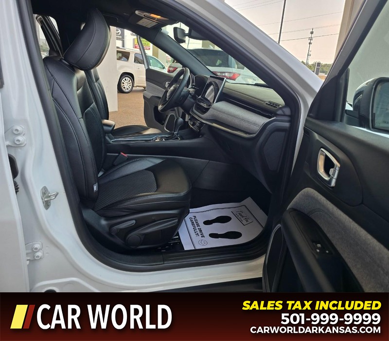 Jeep Compass Vehicle Full-screen Gallery Image 11