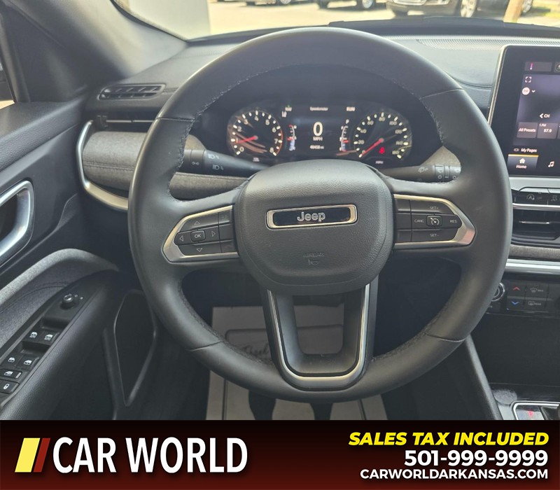 Jeep Compass Vehicle Full-screen Gallery Image 15