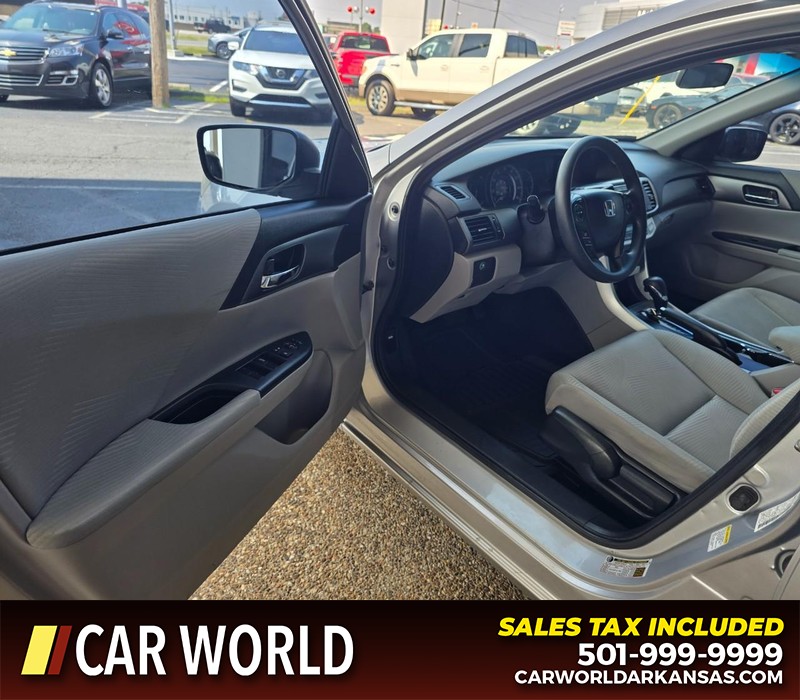 Honda Accord Sedan Vehicle Full-screen Gallery Image 7