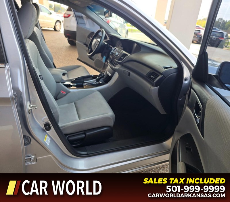Honda Accord Sedan Vehicle Full-screen Gallery Image 11