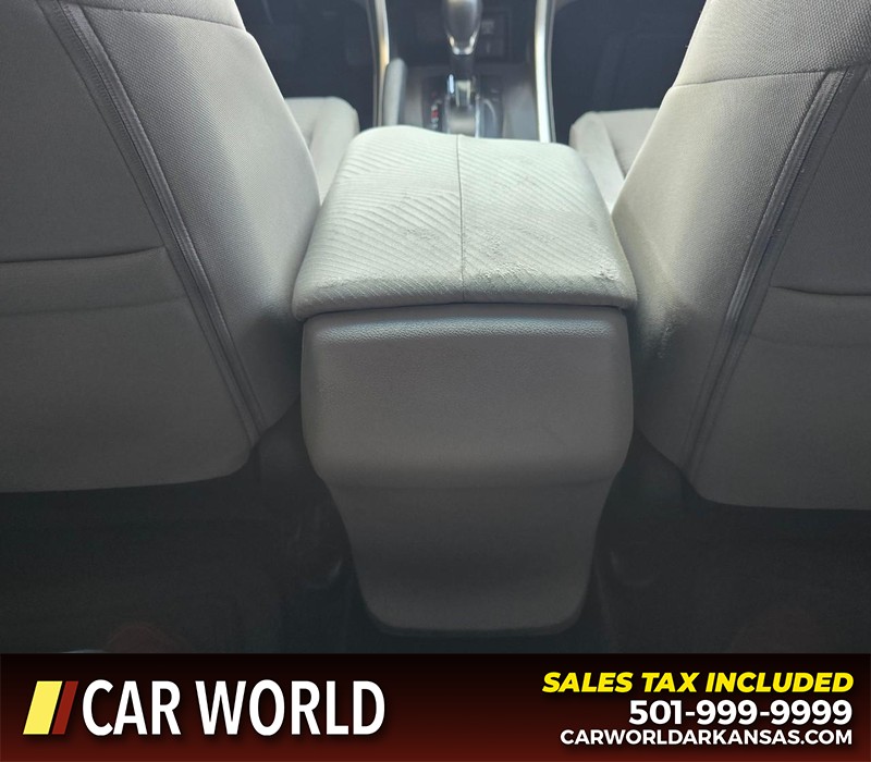 Honda Accord Sedan Vehicle Full-screen Gallery Image 18
