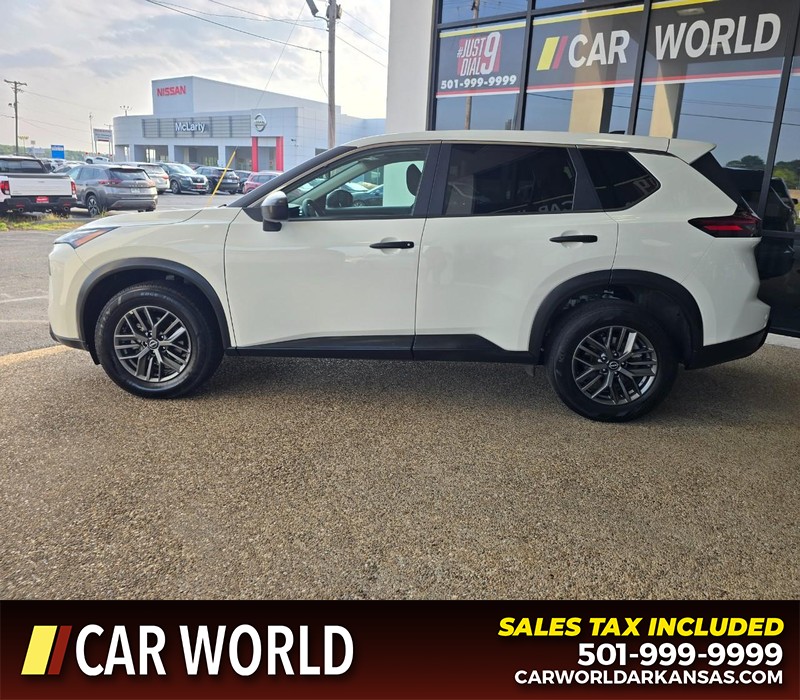 Nissan Rogue Vehicle Full-screen Gallery Image 4