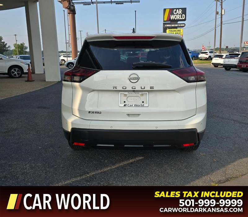 Nissan Rogue Vehicle Full-screen Gallery Image 5
