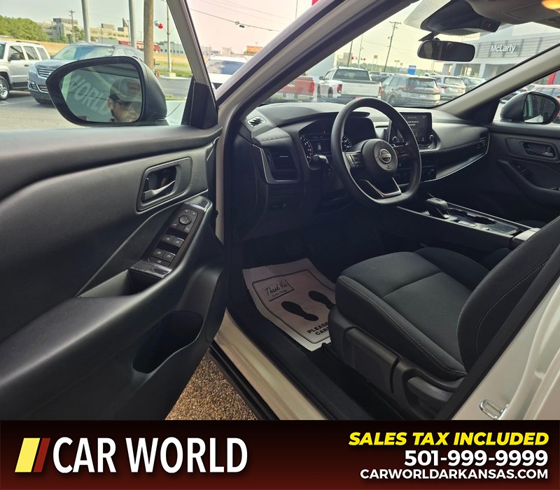 Nissan Rogue Vehicle Full-screen Gallery Image 7