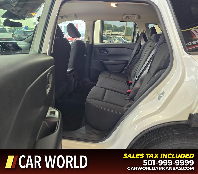 Nissan Rogue Vehicle Full-screen Gallery Image 10