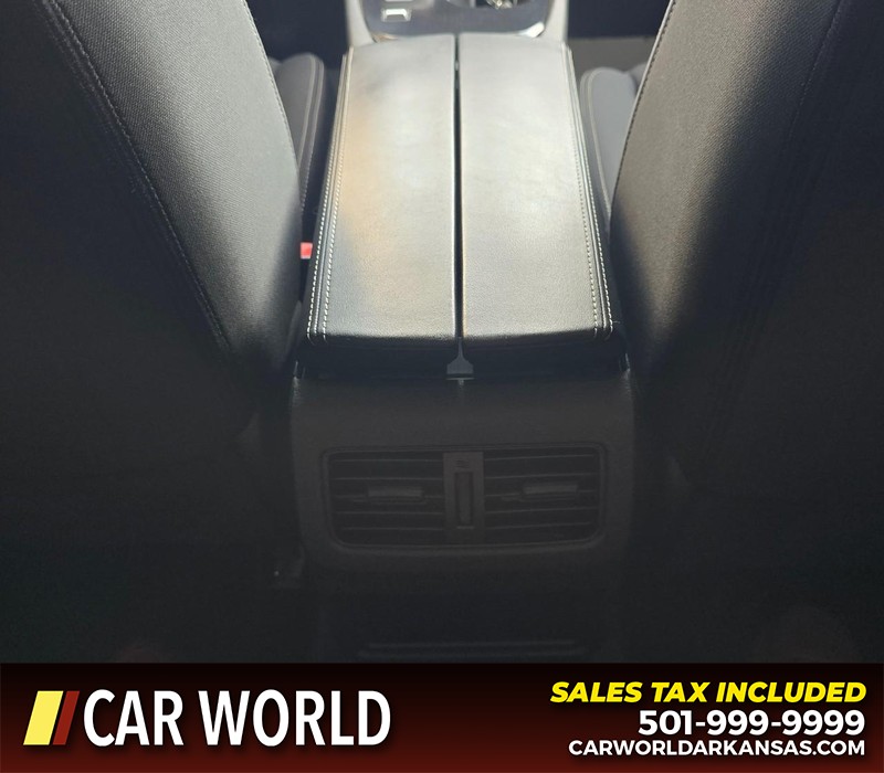 Nissan Rogue Vehicle Full-screen Gallery Image 19