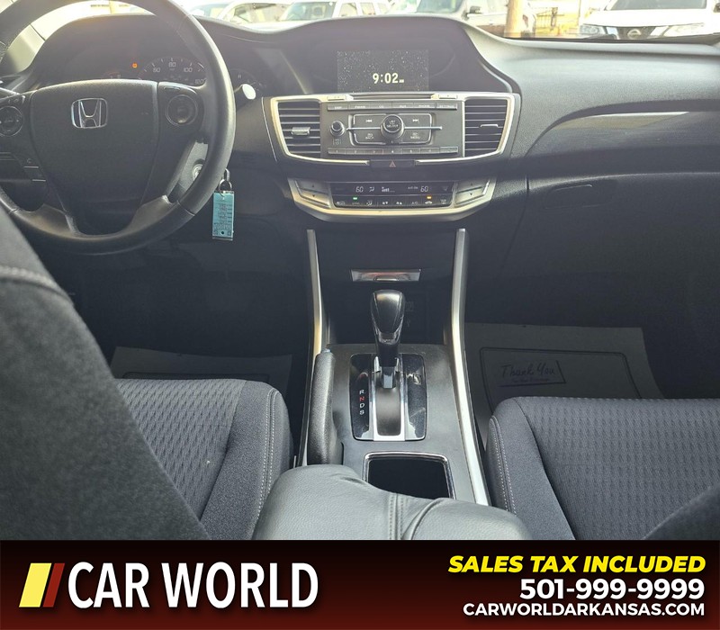 Honda Accord Sedan Vehicle Full-screen Gallery Image 17