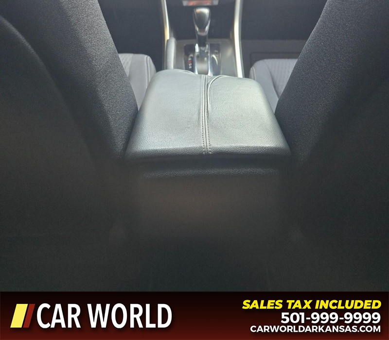 Honda Accord Sedan Vehicle Full-screen Gallery Image 18