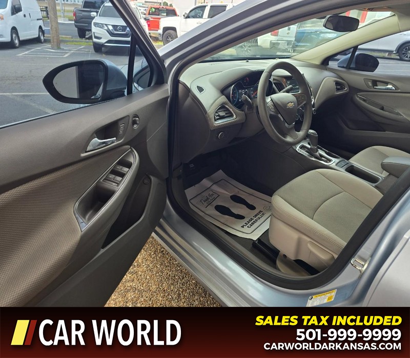 Chevrolet Cruze Vehicle Full-screen Gallery Image 7