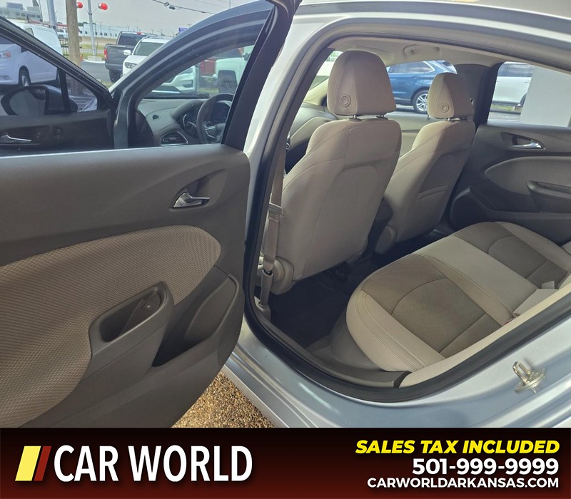 Chevrolet Cruze Vehicle Full-screen Gallery Image 9