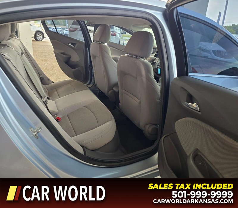 Chevrolet Cruze Vehicle Full-screen Gallery Image 12