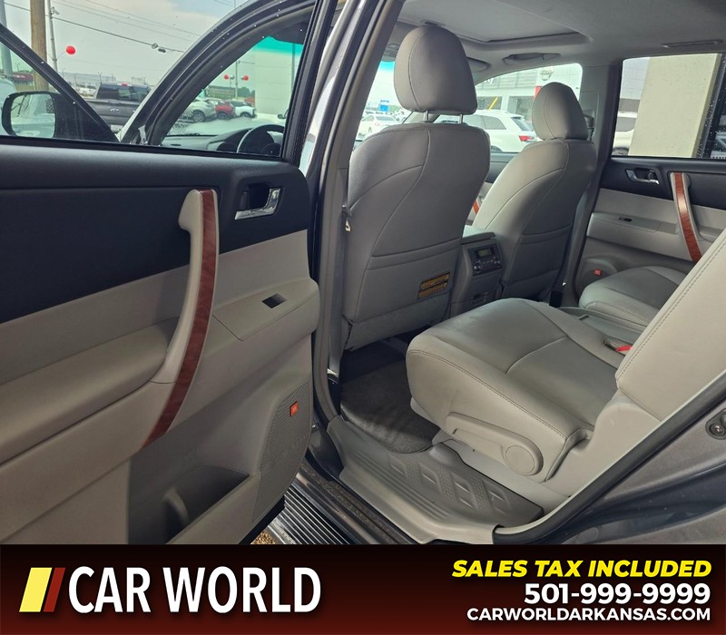 Toyota Highlander Vehicle Full-screen Gallery Image 9