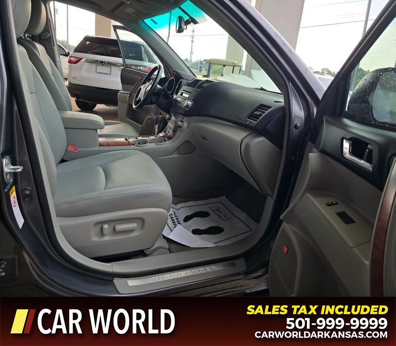 Toyota Highlander Vehicle Full-screen Gallery Image 11