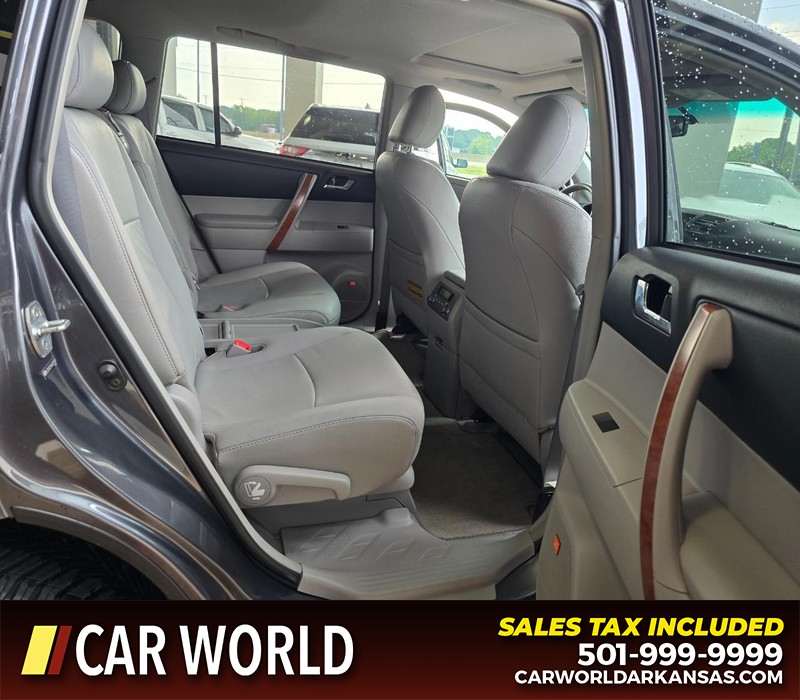 Toyota Highlander Vehicle Full-screen Gallery Image 12