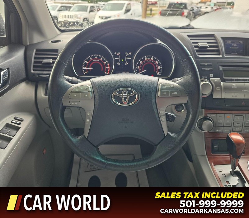 Toyota Highlander Vehicle Full-screen Gallery Image 17