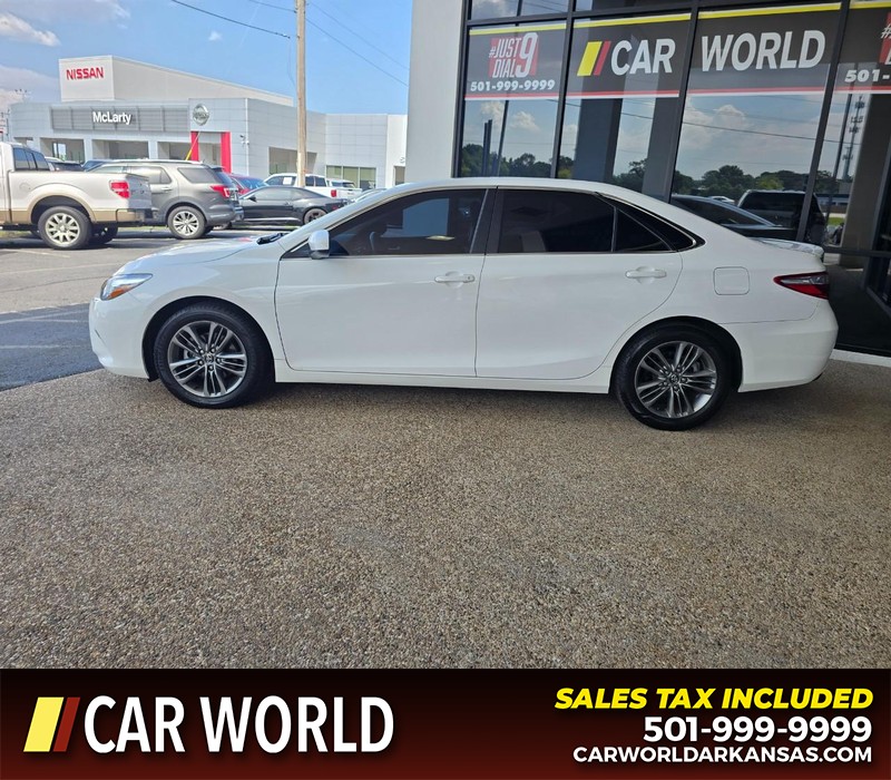 Toyota Camry Vehicle Full-screen Gallery Image 4