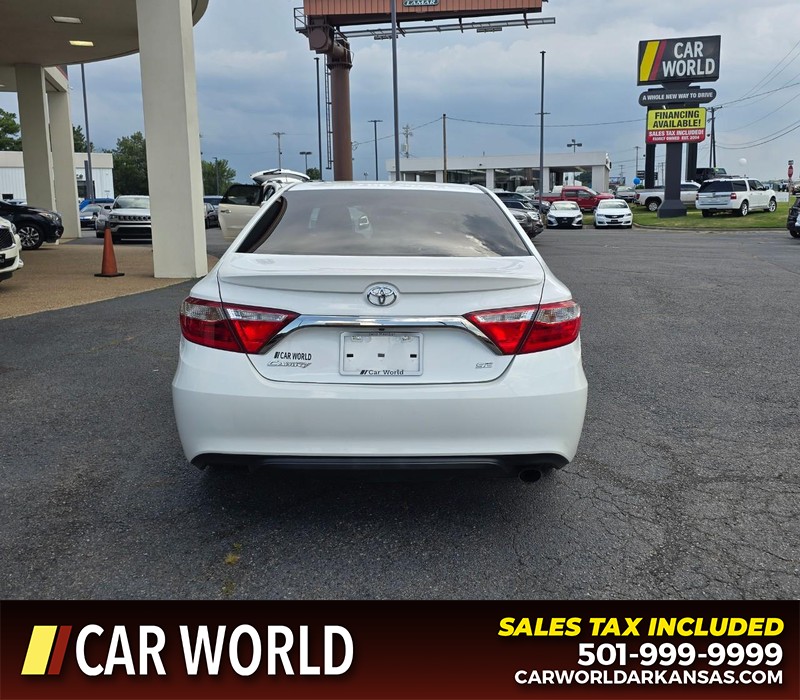Toyota Camry Vehicle Full-screen Gallery Image 5