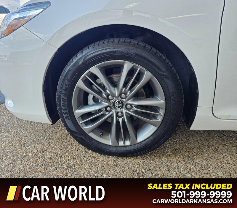 Toyota Camry Vehicle Full-screen Gallery Image 6