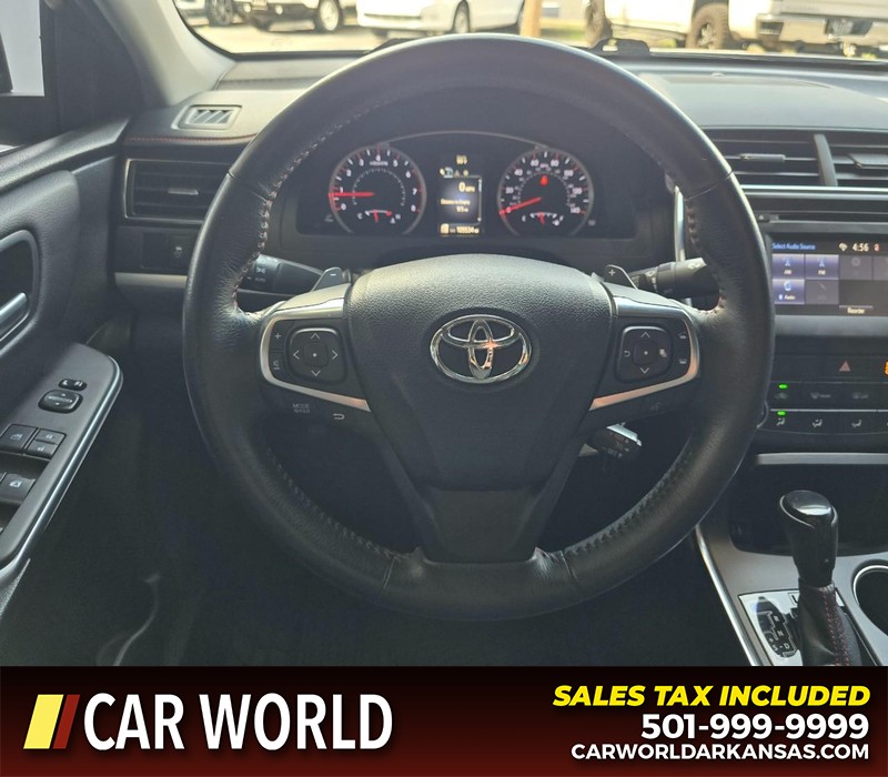 Toyota Camry Vehicle Full-screen Gallery Image 14