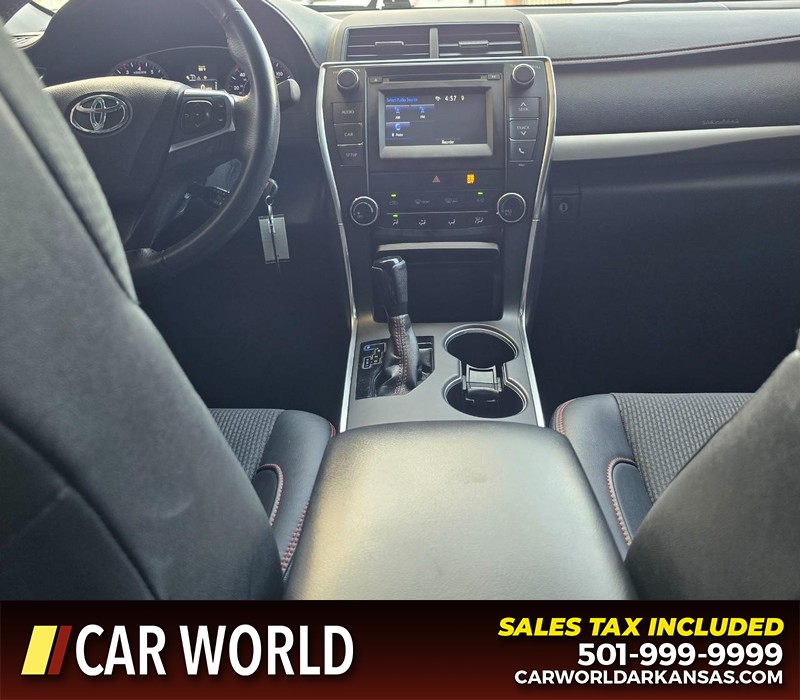 Toyota Camry Vehicle Full-screen Gallery Image 17