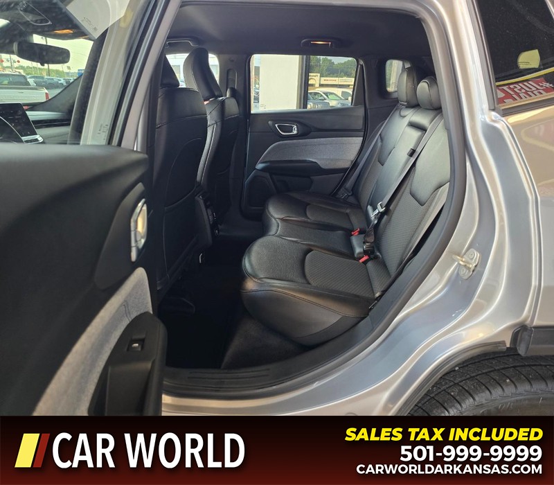 Jeep Compass Vehicle Full-screen Gallery Image 10