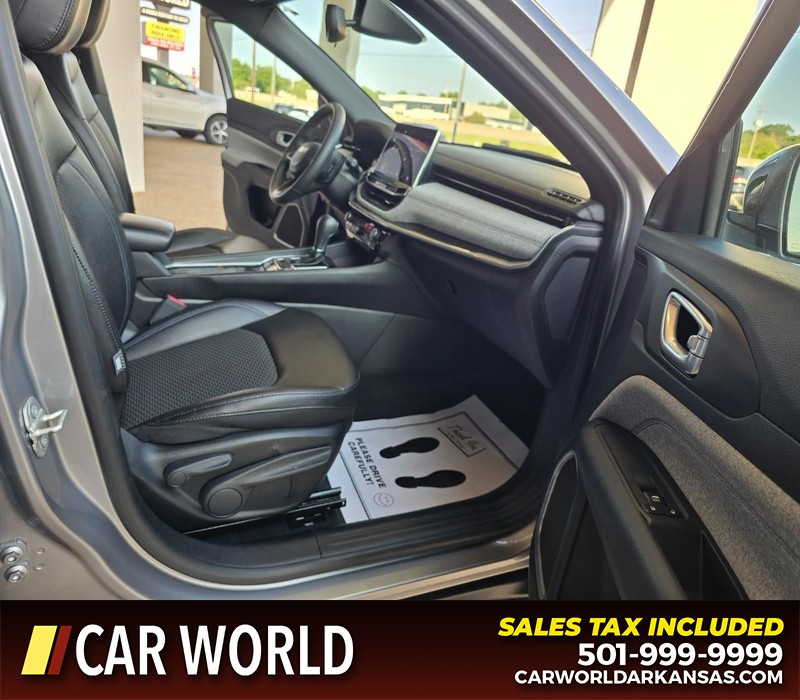 Jeep Compass Vehicle Full-screen Gallery Image 11