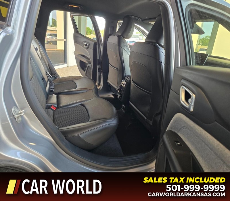 Jeep Compass Vehicle Full-screen Gallery Image 12