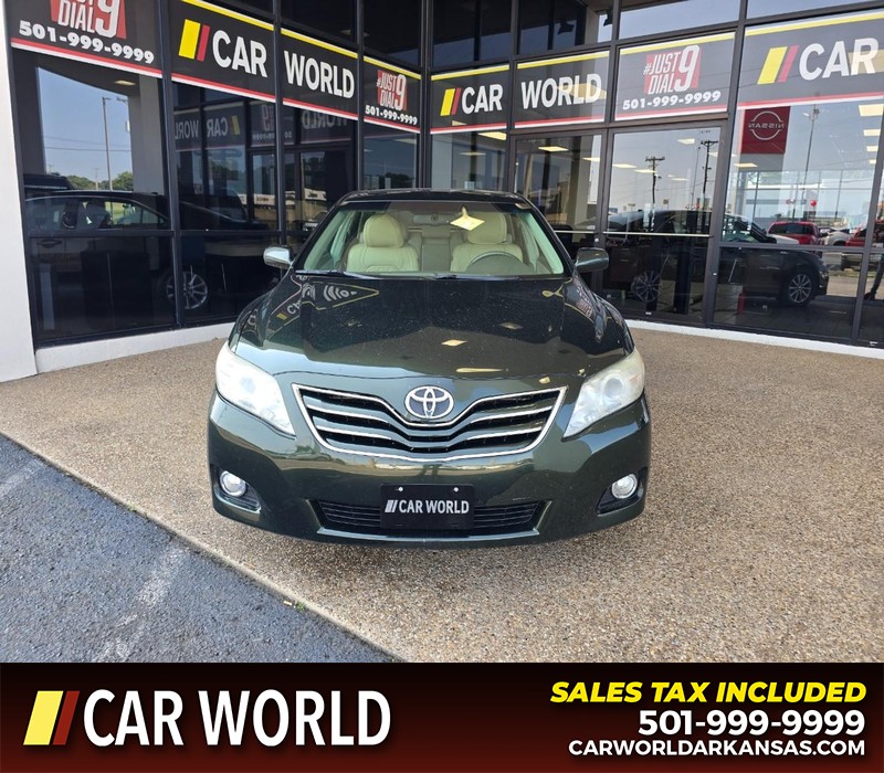 Toyota Camry Vehicle Full-screen Gallery Image 2