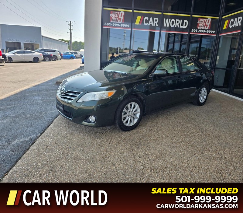 Toyota Camry Vehicle Full-screen Gallery Image 3