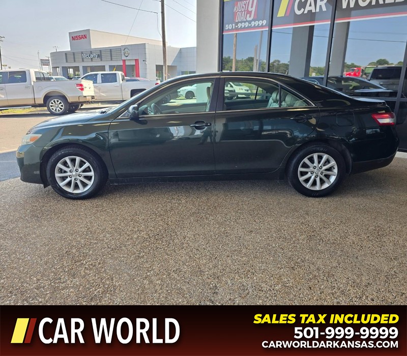 Toyota Camry Vehicle Full-screen Gallery Image 4