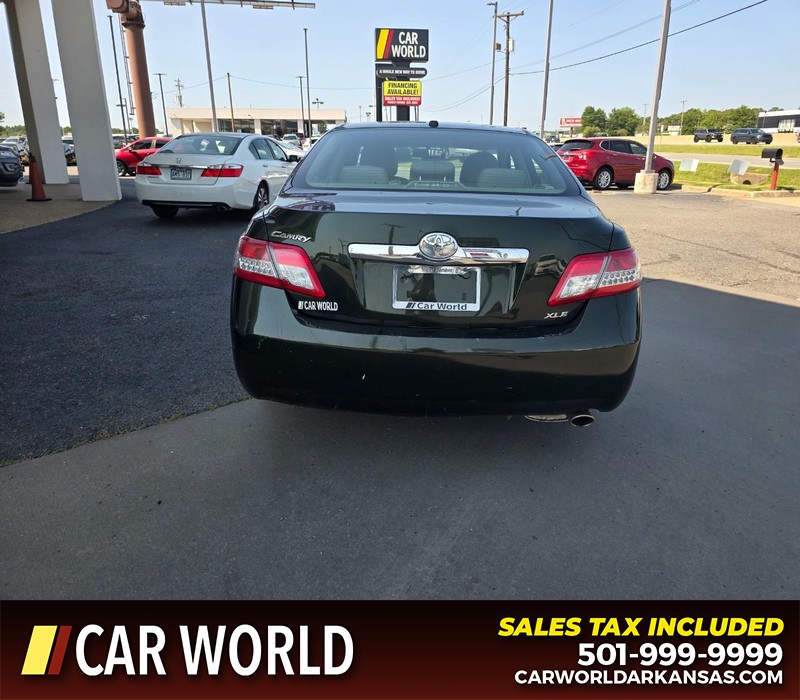 Toyota Camry Vehicle Full-screen Gallery Image 5