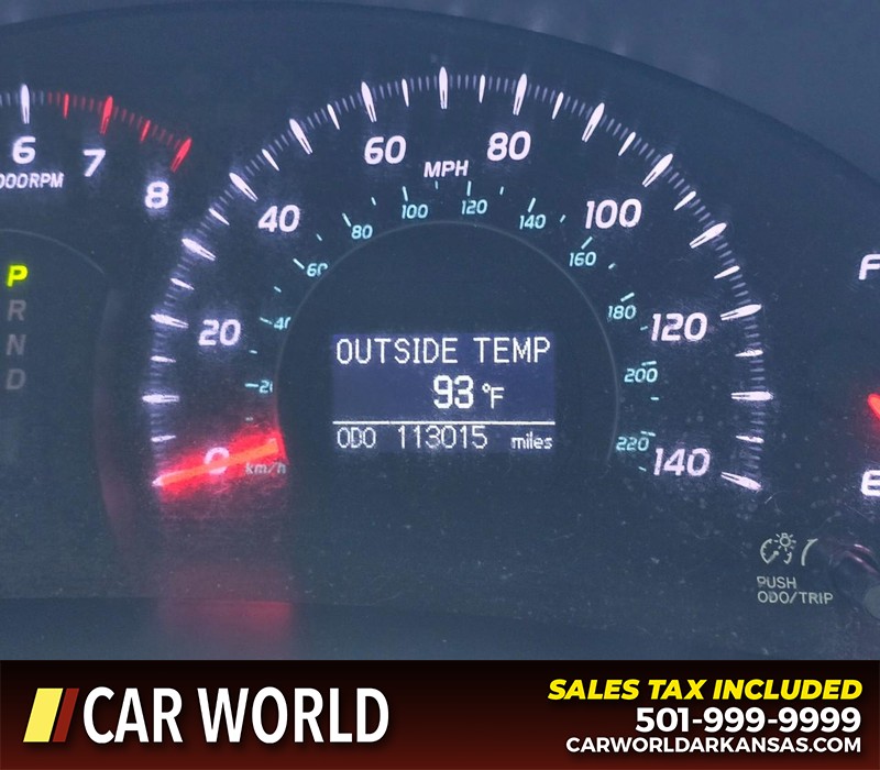 Toyota Camry Vehicle Full-screen Gallery Image 15