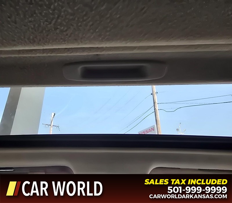 Toyota Camry Vehicle Full-screen Gallery Image 18