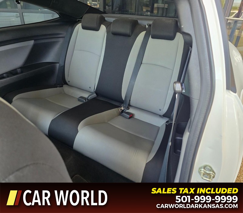 Honda Civic Coupe Vehicle Full-screen Gallery Image 9