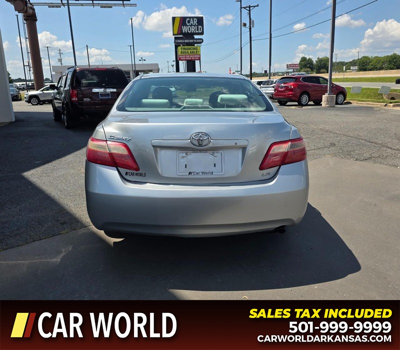 Toyota Camry Vehicle Full-screen Gallery Image 5