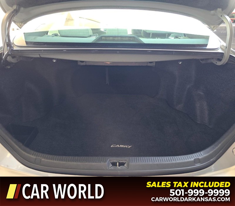 Toyota Camry Vehicle Full-screen Gallery Image 13