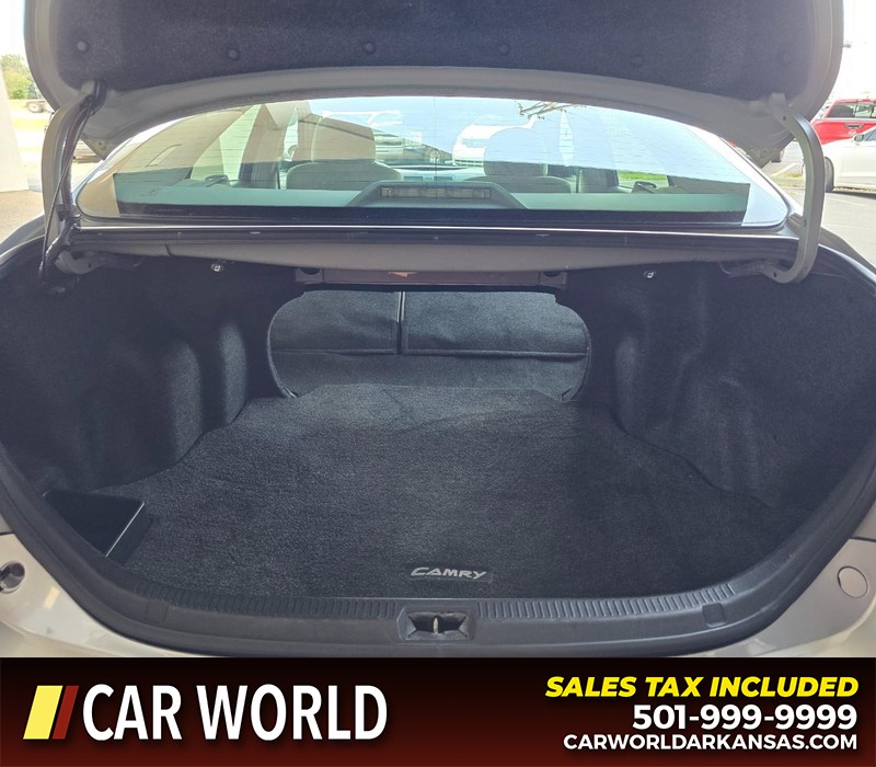 Toyota Camry Vehicle Full-screen Gallery Image 14