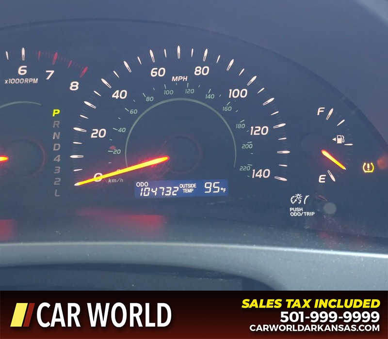 Toyota Camry Vehicle Full-screen Gallery Image 16
