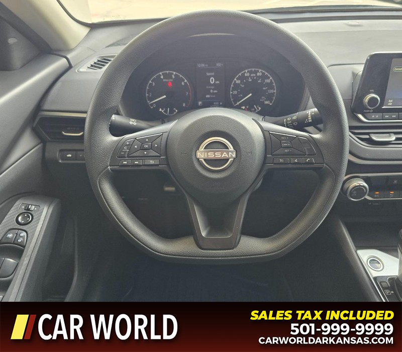 Nissan Altima Vehicle Full-screen Gallery Image 15