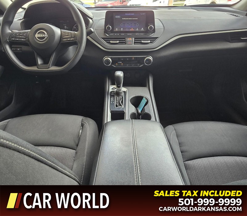 Nissan Altima Vehicle Full-screen Gallery Image 18