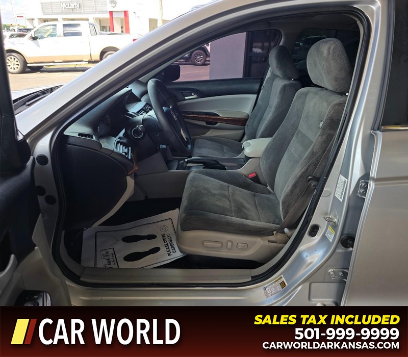 Honda Accord Sedan Vehicle Full-screen Gallery Image 8