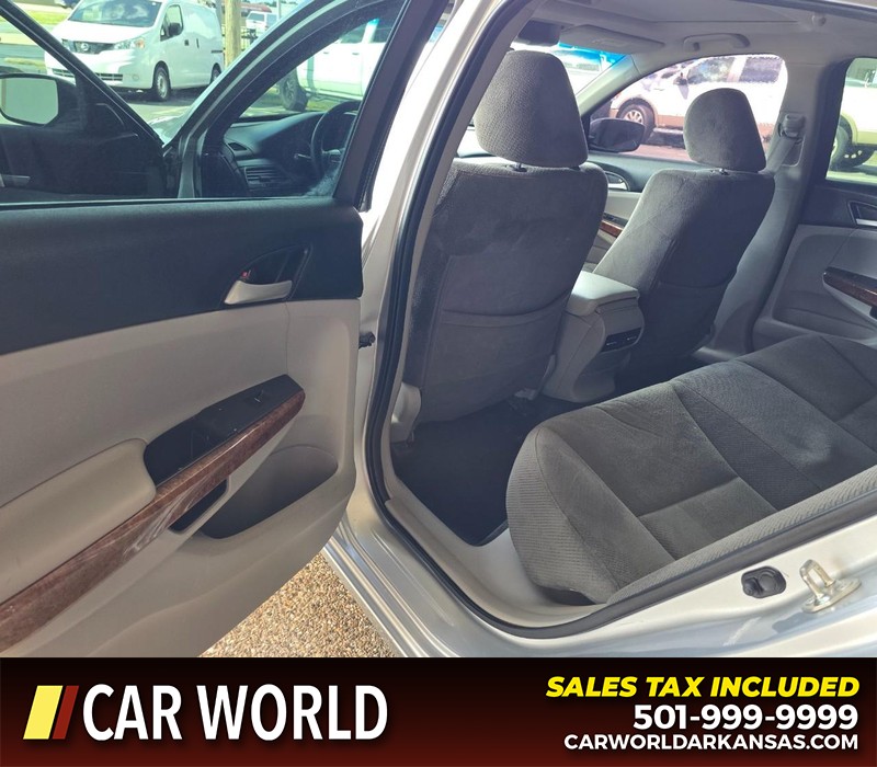 Honda Accord Sedan Vehicle Full-screen Gallery Image 9