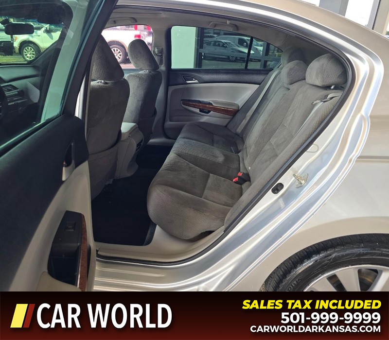 Honda Accord Sedan Vehicle Full-screen Gallery Image 10
